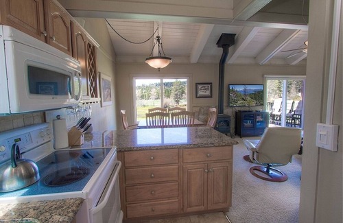 Lake Forest Condominio | Park View Paradise 3 Bedroom Condo by RedAwning