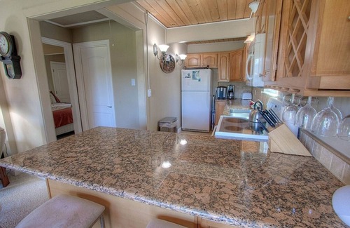 Lake Forest Condominio | Park View Paradise 3 Bedroom Condo by RedAwning