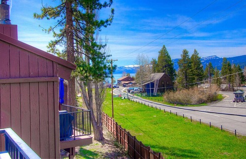 Lake Forest Condominio | Park View Paradise by Lake Tahoe Accommodations
