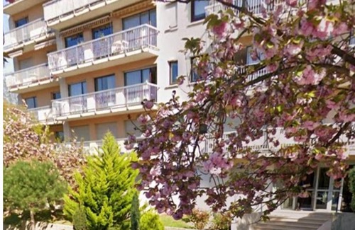 Hotel de Ville Apartamento | Park view, relax and unwind! Near Paris center and Disneyland