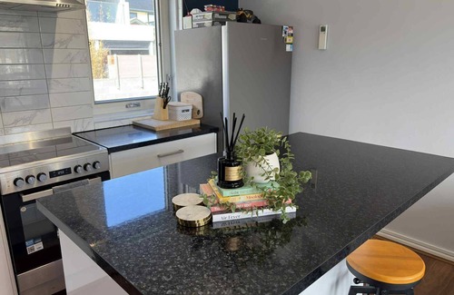 Parkdale Apartamento | Parkdale Gem – Walk to Beach, Wine & Vibes