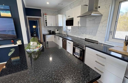 Parkdale Apartamento | Parkdale Gem – Walk to Beach, Wine & Vibes