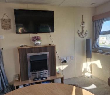 Borth Casa | Parkdean Escape Coastal Comfort in Borth Spacious 3 Bedroom Family Getaway
