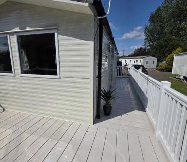 Skegness Apartamento | Parkdean Southview Vintage 33 8 Berth 3 Bed Caravan Glassed Front Veranda On Site Pool