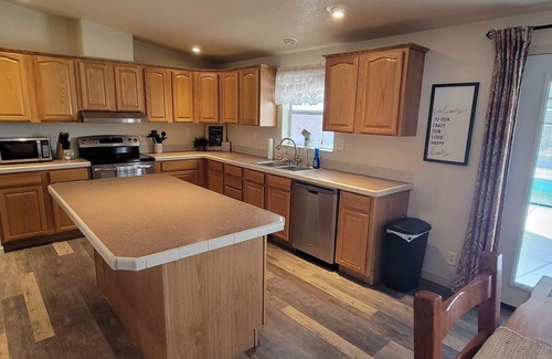 Parker Strip Casa | Parker Strip pool house with game room!