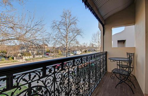 Wagga Wagga Casa | Parkham - CBD, Elegant Townhouse
