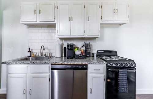 Victorian Village Apartamento | Prime Location - Over 4,500 Reviews - Parking Free
