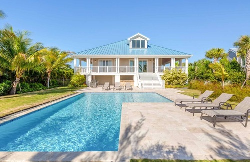 Key West Casa | Parking, Pet Friendly, Pool, Dock - Suncoast House