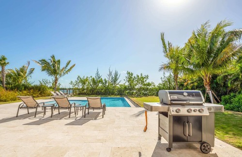 Key West Casa | Parking, Pet Friendly, Pool, Dock - Suncoast House