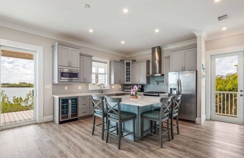 Key West Casa | Parking, Pool & Dock - Mastway House