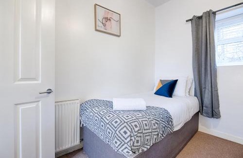 Bon-y-maen Apartamento | Parking, Smart Tv's in all rooms!