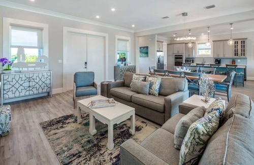 Key West Casa | Parking, Pool & Dock - Waterlane House