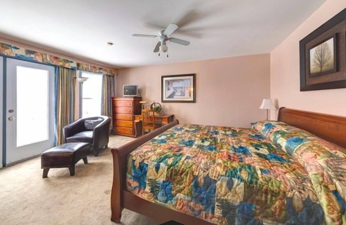 Alma Hotel | Parkland Village Inn