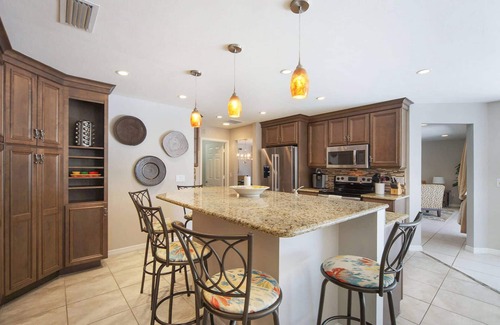 Park Shore Casa | Parkshore Lakefront Pool HomeWalk to Beach & Waterside Shops