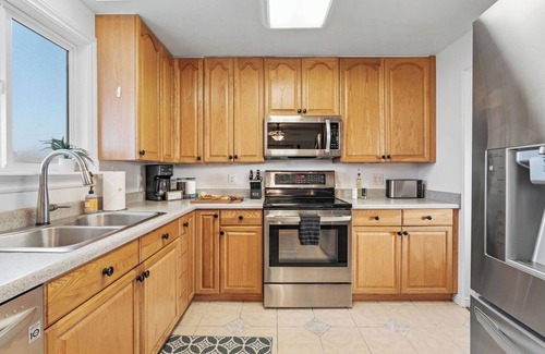 Taylorsville Casa | Parkside 4BR Retreat, Family Friendly