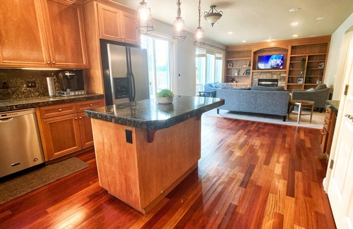 Starcrest Casa | Parkside 5B Retreat, Large yard w/bbq