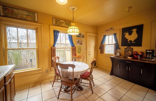 Windsor Park Casa | Parkside Charm, City Walkability