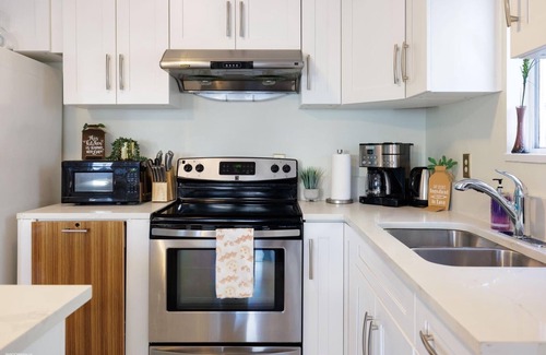 Riley Park-Little Mountain Casa | Parkside Charm/Minutes to Downtown/Steps to QE/Riley Park/Main St/Street Parking