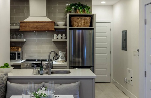 Inner Harbour Apartamento | Parkside Getaway in Downtown Kingston