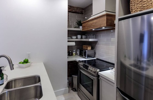 Inner Harbour Apartamento | Parkside Getaway in Downtown Kingston
