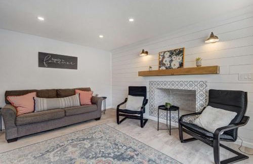 Monument Casa | Parkside Haven Hot Tub Foosball & Family Fun