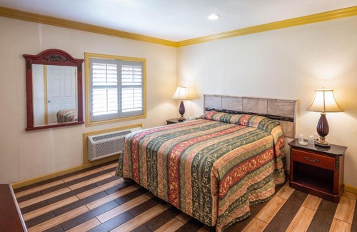 South Wrigley Hotel | Parkside Inn