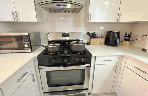West Side Casa | Parkside Luxie : Stylish 3BR/2BA W/AC, Parking, WiFi Mins to NYC