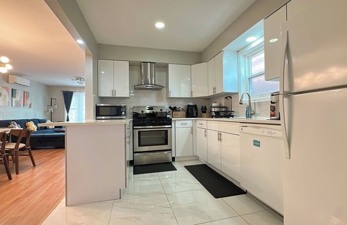 West Side Casa | Parkside Luxie : Stylish 3BR/2BA W/AC, Parking, WiFi Mins to NYC