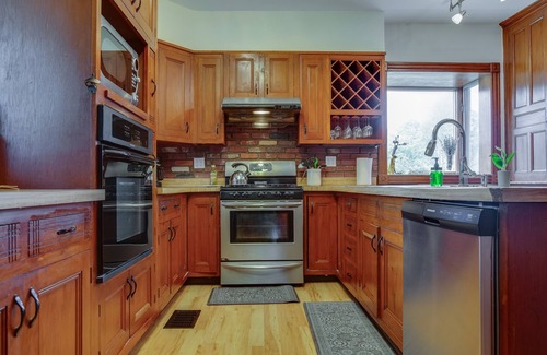 Hartwick Casa | Parkside Manor*NEW* - Walk to Husky Park!8Mi.toCDP