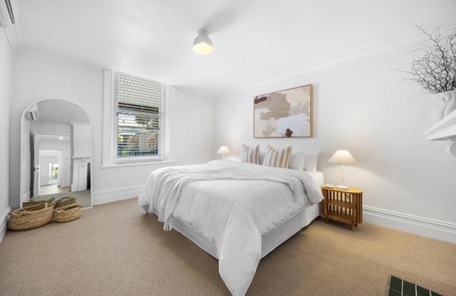 Parkside Apartamento | Parkside Pool Retreat - 3BR, Parking, Wi-Fi