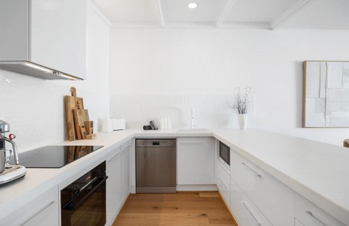 Parkside Apartamento | Parkside Pool Retreat - 3BR, Parking, Wi-Fi