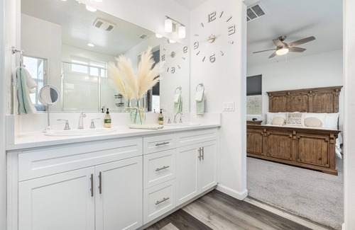 Visalia Casa | Parkside Residence on Prescott, perfect for Traveling Professionals and mid-term guests