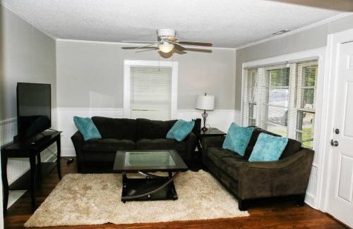 Stanley Casa | Parkside Retreat 3 Beds and Porch