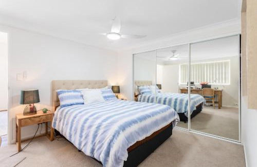 Redcliffe Apartamento | Parkside Villa on the Creek