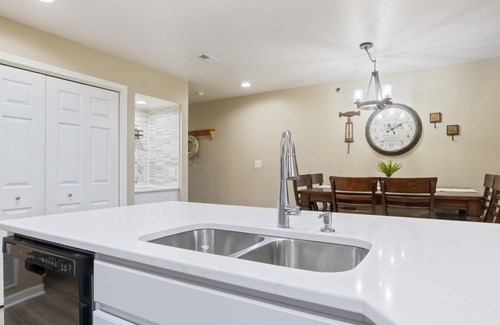 Osage Beach Condominio | Parkview Bay 616, tres dormitorios, alfombra nueva, A / C, calentador de agua XL, WIFI GRATIS