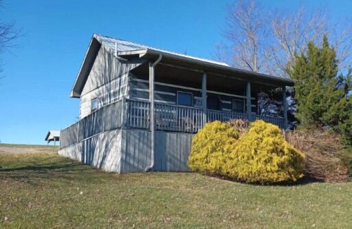 Fancy Gap Cabina | Parkway Lodge with Jacuzzi and Mountain Views! Cabin 11