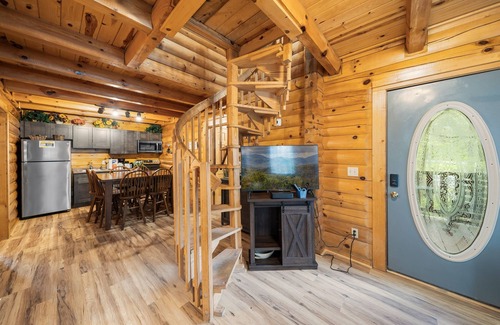 Gatlinburg - Pigeon Forge Cabina | Parkway Treasure 3 Bedroom Cabin by Heavenly Views Resort