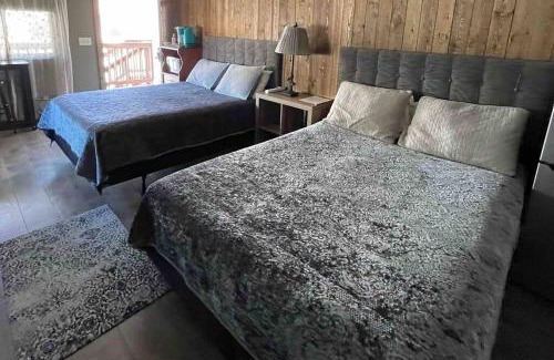 Gardiner Casa | ParkWay Yellowstone Guest House Room #2