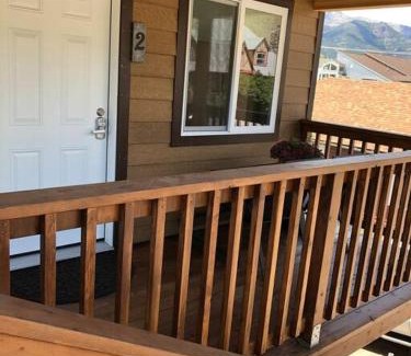Gardiner Casa | ParkWay Yellowstone Guest House Room #2