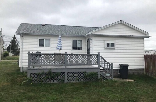 Pointe-du-Chene Casa | Parlee Beach Cottage for Rent. 3 Min Walk to Beach