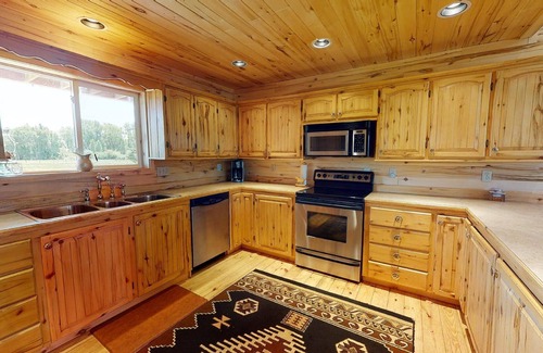 Whitepine Casa | Parlin Paradise - Parlin/Ohio City