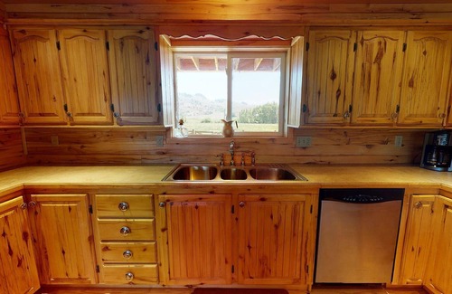 Whitepine Casa | Parlin Paradise - Parlin/Ohio City