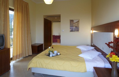 Acharnes Hotel | Parnis Palace Hotel Suites
