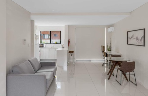 Parramatta Apartamento | Parramatta Gem 2BR 2BA with Private Outdoor Space