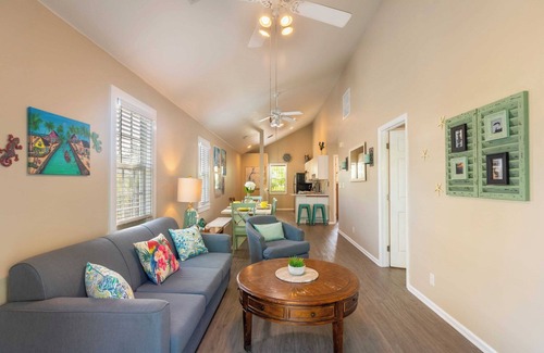 Truman Annex Casa | Parrot Perch by Avantstay Old Town Key West w/ Shared Pool Week Long Stays Only