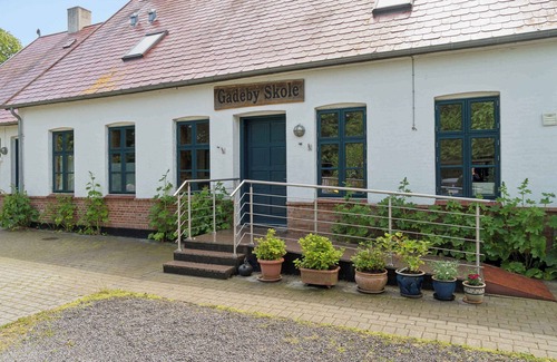 Østermarie Apartamento | Part of a closed-down village school.