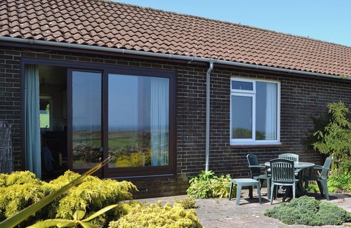 Embleton Cabaña | Part of a small terrace of bungalows with uninterrupted views towards the sea.