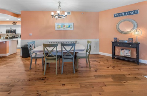 Mexico Beach Condominio | Partial Gulf Views, Covered Parking, Pool, HotTub!