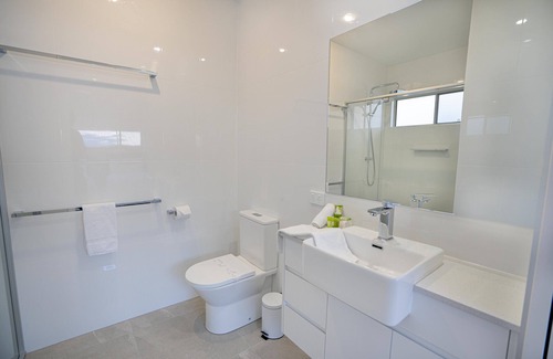 Urangan Chalet De Esquí | Partial ocean views, perfect for relaxing with a book or a glass of wine!