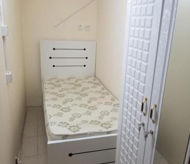 Al Muraqqabat Apartamento | Partition Rooms in Hotel Apartment
